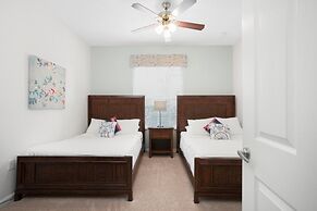 Luxury Oasis 3 Bedroom Condo by RedAwning