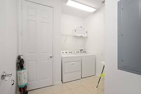 Luxury Oasis 3 Bedroom Condo by RedAwning