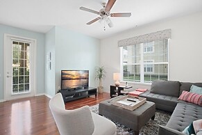 Luxury Oasis 3 Bedroom Condo by RedAwning