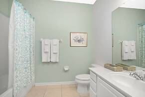 Luxury Oasis 3 Bedroom Condo by RedAwning