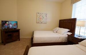 Luxury Oasis 3 Bedroom Condo by RedAwning