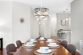 Luxury Oasis 3 Bedroom Condo by RedAwning