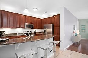 Luxury Oasis 3 Bedroom Condo by RedAwning