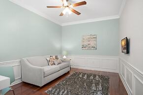 Luxury Oasis 3 Bedroom Condo by RedAwning