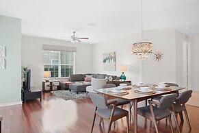 Luxury Oasis 3 Bedroom Condo by RedAwning