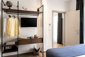 PLAY Theatrou Athens