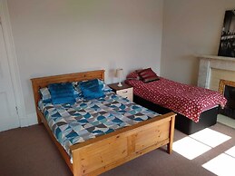 Lauriston Central Skylight Roomz