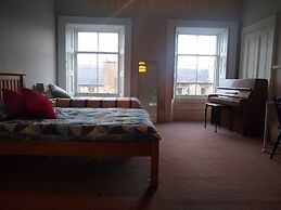 Lauriston Central Skylight Roomz