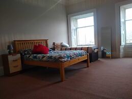 Lauriston Central Skylight Roomz