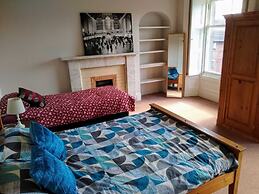 Lauriston Central Skylight Roomz