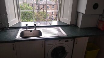 Lauriston Central Skylight Roomz