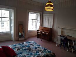 Lauriston Central Skylight Roomz