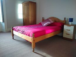 Lauriston Central Skylight Roomz