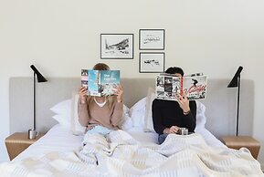 Tälta Lodge, A Bluebird by Lark