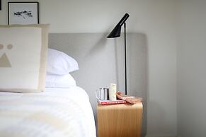 Tälta Lodge, A Bluebird by Lark