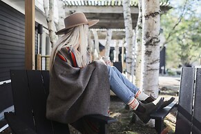 Tälta Lodge, A Bluebird by Lark