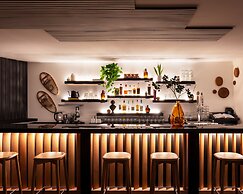 Tälta Lodge, A Bluebird by Lark