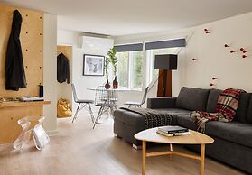 Tälta Lodge, A Bluebird by Lark