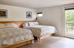 Tälta Lodge, A Bluebird by Lark