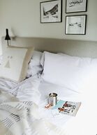 Tälta Lodge, A Bluebird by Lark