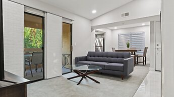 Luxury Paradise Valley Condo, Complete Remodel!
