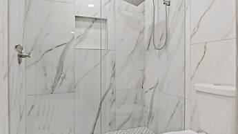 Luxury Paradise Valley Condo, Complete Remodel!