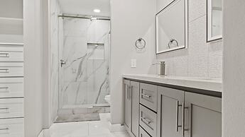 Luxury Paradise Valley Condo, Complete Remodel!