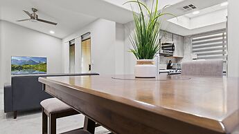 Luxury Paradise Valley Condo, Complete Remodel!