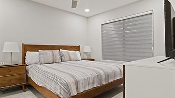 Luxury Paradise Valley Condo, Complete Remodel!