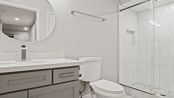 Luxury Paradise Valley Condo, Complete Remodel!