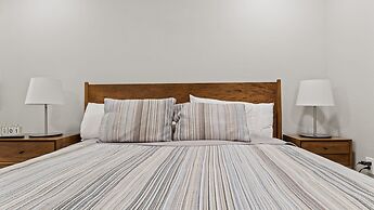 Luxury Paradise Valley Condo, Complete Remodel!