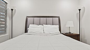 Luxury Paradise Valley Condo, Complete Remodel!