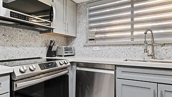 Luxury Paradise Valley Condo, Complete Remodel!