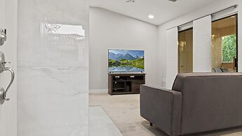 Luxury Paradise Valley Condo, Complete Remodel!