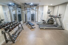 Gilmore Tower Suites By SMS Hospitality