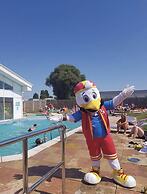 Caravan - Sleeps 6 - Parking, Pool, Facilities