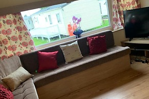 Caravan - Sleeps 6 - Parking, Pool, Facilities