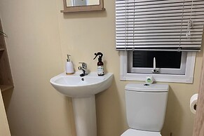 Caravan - Sleeps 6 - Parking, Pool, Facilities