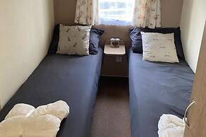 Caravan - Sleeps 6 - Parking, Pool, Facilities