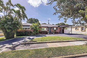 Northwood Harbor Home 3 Bed/ 3 Baths, Beach, Shops & Restaurants