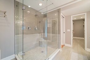 Northwood Harbor Home 3 Bed/ 3 Baths, Beach, Shops & Restaurants