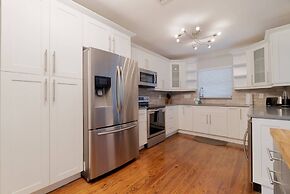 Northwood Harbor Home 3 Bed/ 3 Baths, Beach, Shops & Restaurants