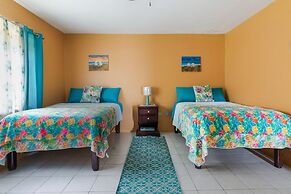 YanceyLargo- 4BR Villa Jacuzzi & Mountain Views by RedAwning