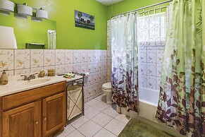 YanceyLargo- 4BR Villa Jacuzzi & Mountain Views by RedAwning