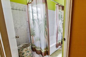 YanceyLargoEstate 2BR Villa w/Mountain Views by RedAwning