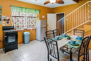 YanceyLargoEstate 2BR Villa w/Mountain Views by RedAwning