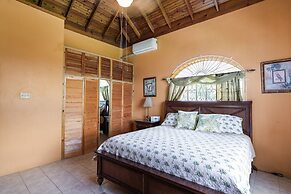 YanceyLargoEstate 2BR Villa w/Mountain Views by RedAwning