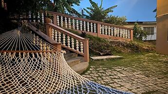 YanceyLargoEstate 2BR Villa w/Mountain Views by RedAwning