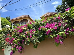 YanceyLargo-6BR Two-Story Estate w/Mountain Views by RedAwning