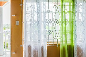 YanceyLargo-6BR Two-Story Estate w/Mountain Views by RedAwning